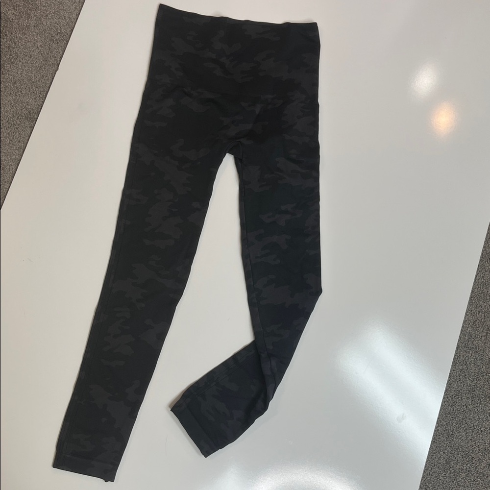 SPANX Camouflage Leggings Size Medium